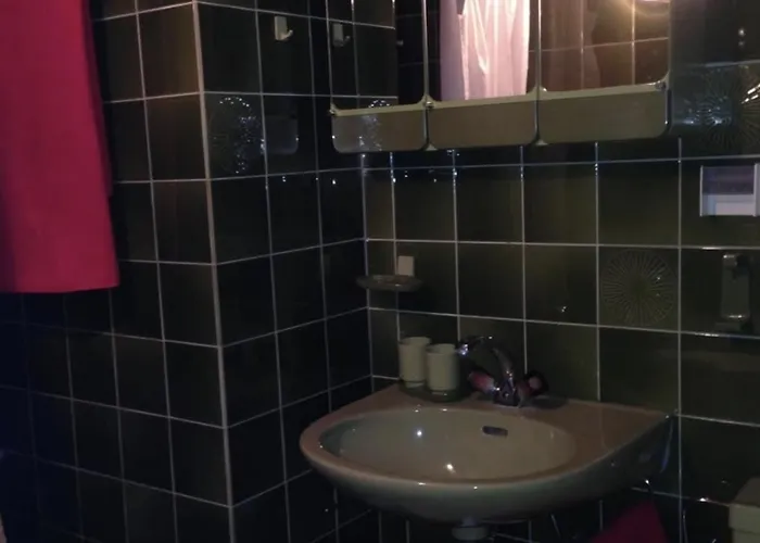 Cozy One Bedroom Flat In *