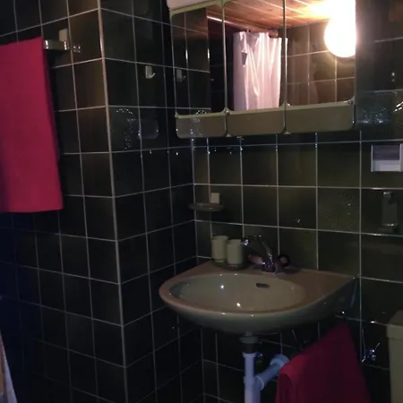 Cozy One Bedroom Flat In *